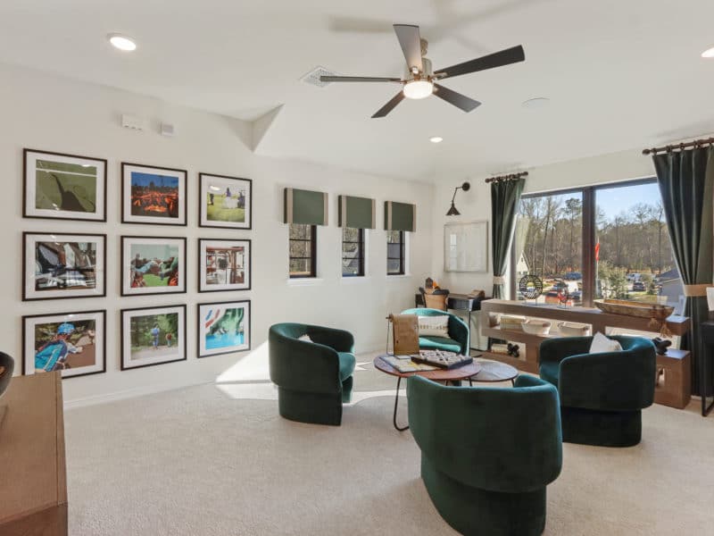 newmakr model lounge